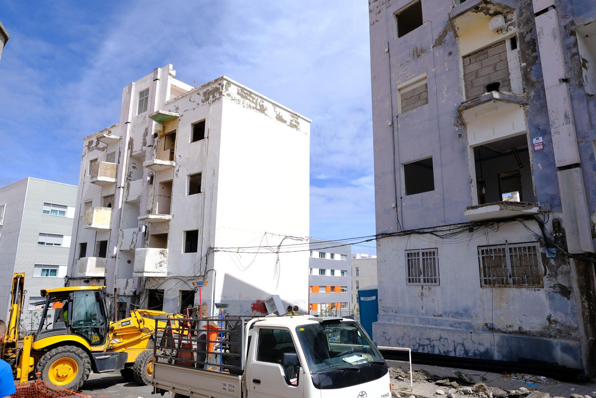 Derriban dos bloques de casas en Tamaraceite para evitar que entren okupas