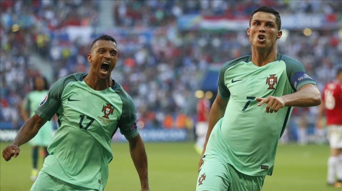 segea34414327 portugal s cristiano ronaldo celebrates with teamm160622210748