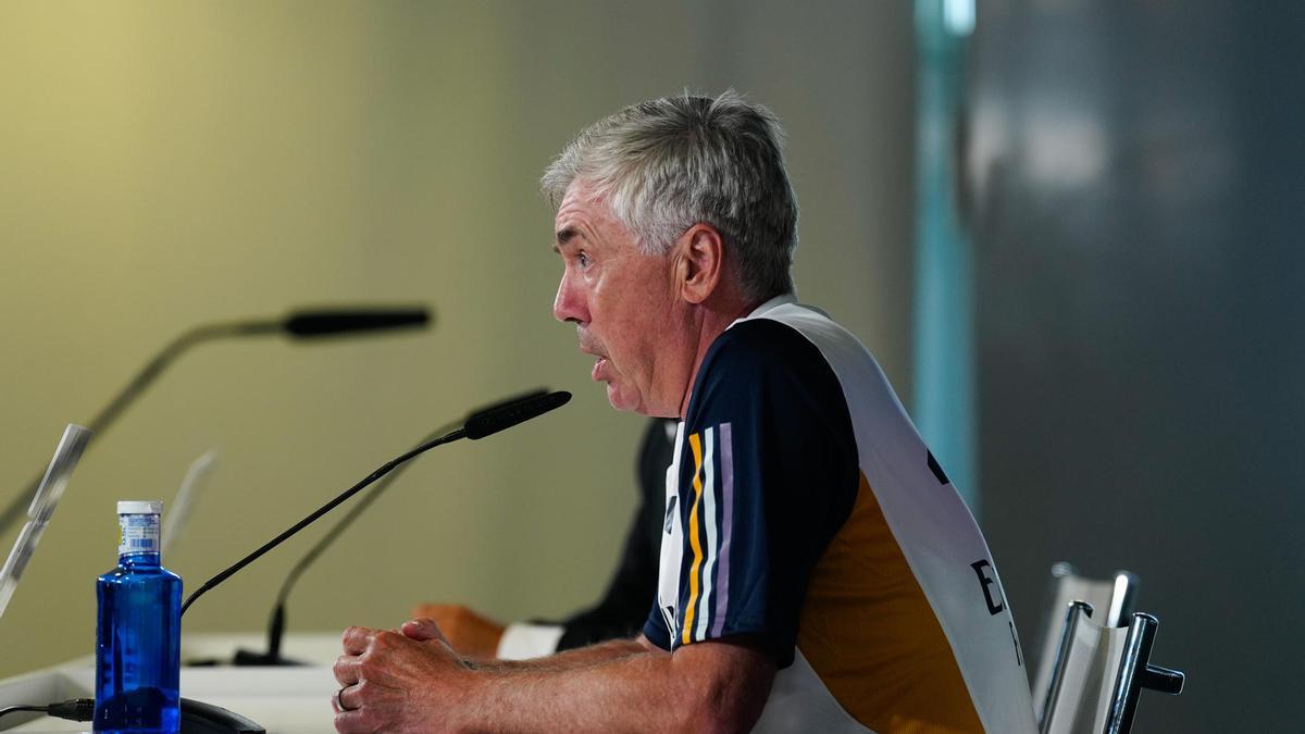 Ancelotti durante su primera rueda de prensa oficial de la temporada