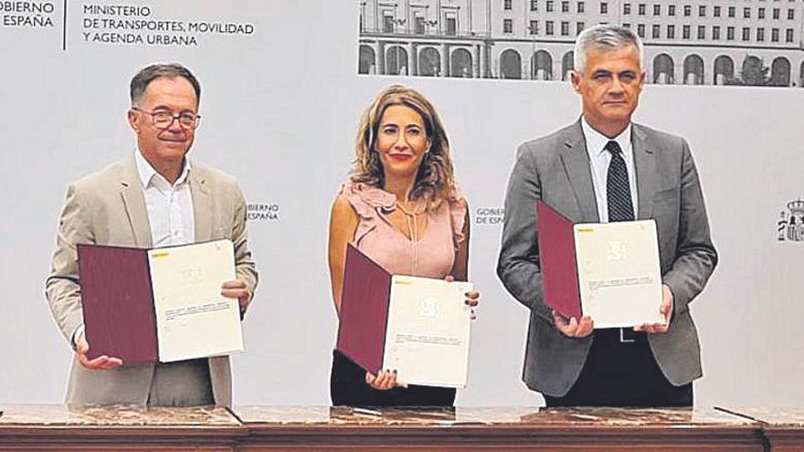 Josep Marí con la ministra de Transportes, Raquel Sánchez.