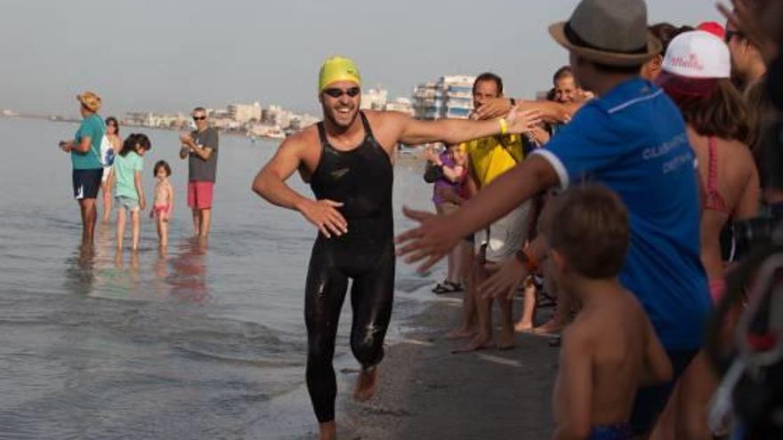 Daniel Ponce y Rebeca Santos vencen en Playa Lisa