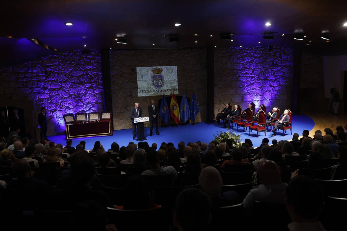 Oviedo reconoce los méritos deportivos, sociales y económicos con sus máximas distinciones