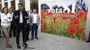 Pedro Sánchez, en un acto de su campaña electoral, este viernes en Pamplona