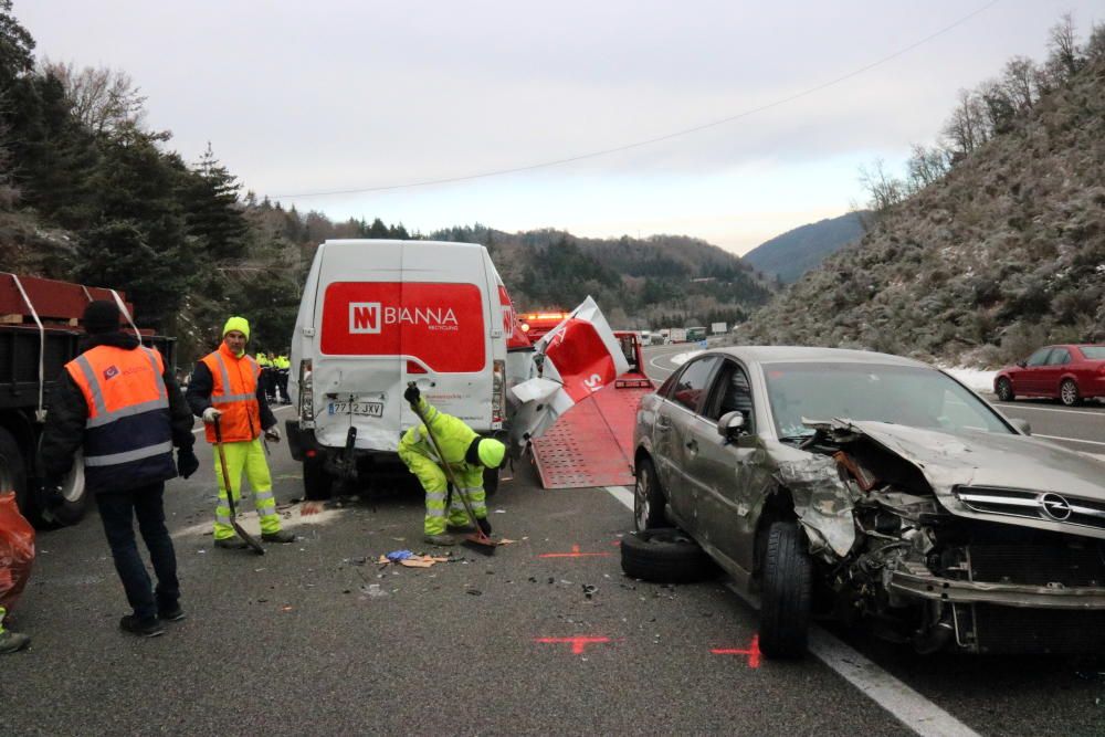 Accident múltiple de trànsit a l'Eix Transversal a Espinelves