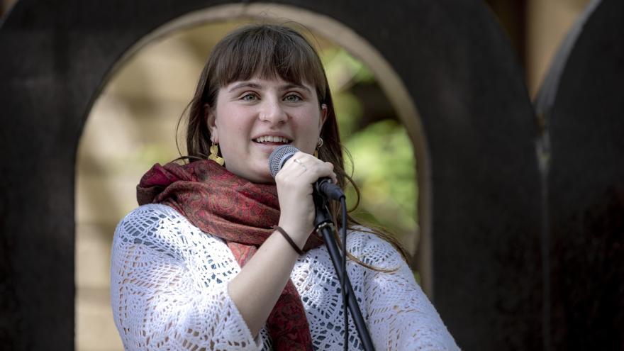 VÍDEO | La cantante mallorquina Aina Tramullas cerrará el ciclo poético Versud con un concierto