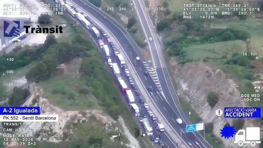 Tasques del Bombers treballant en l'excarceració del conductor