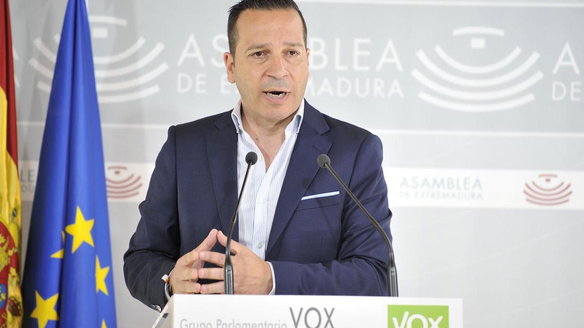 El portavoz de Vox en la Asamblea de Extremadura, Óscar Fernández.
