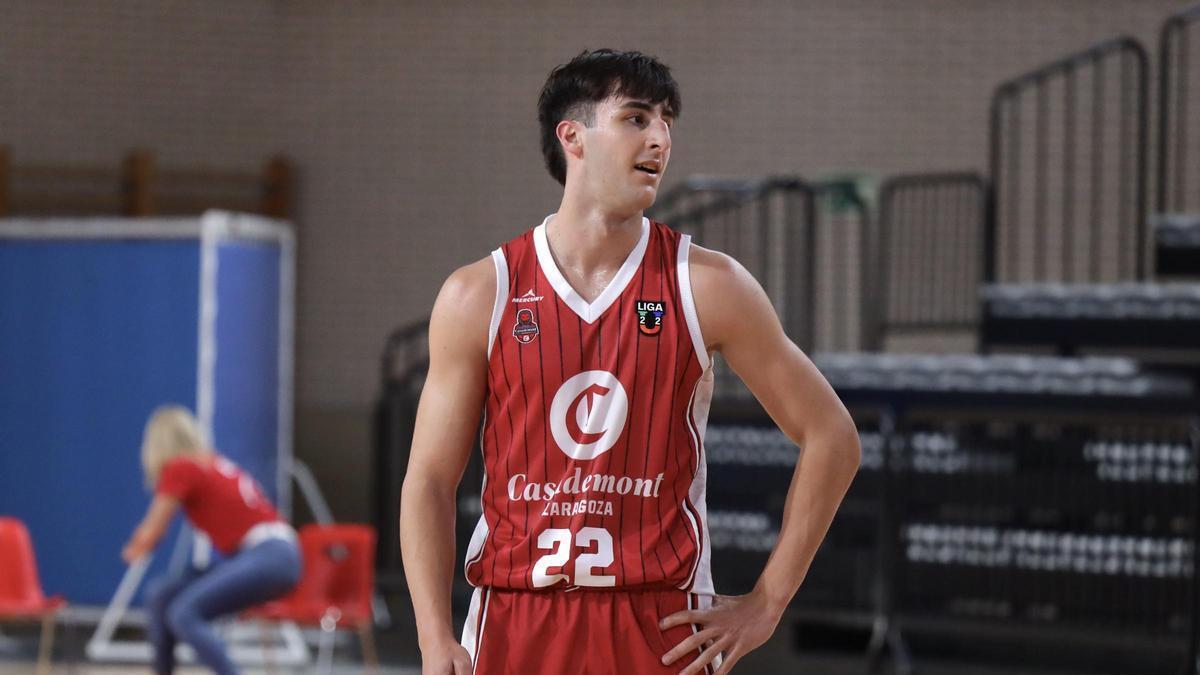 Langarita, durante un encuentro con el U22