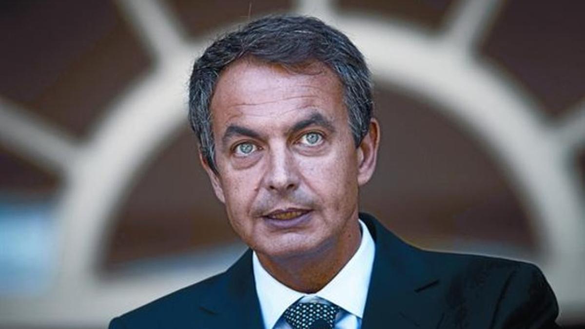 El presidente del Gobierno, José Luis Rodríguez Zapatero, ayer, en la Moncloa.