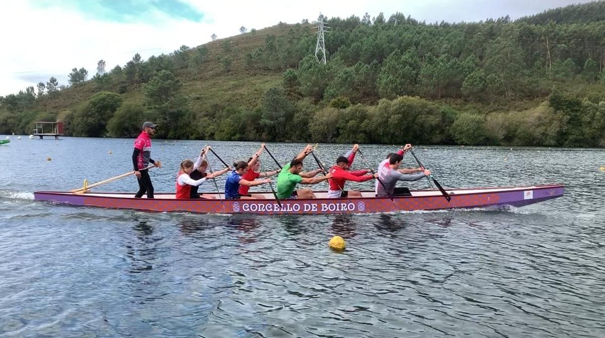 Uno de los entrenamientos del equipo, con Carlos pérez en el centro, de verde.