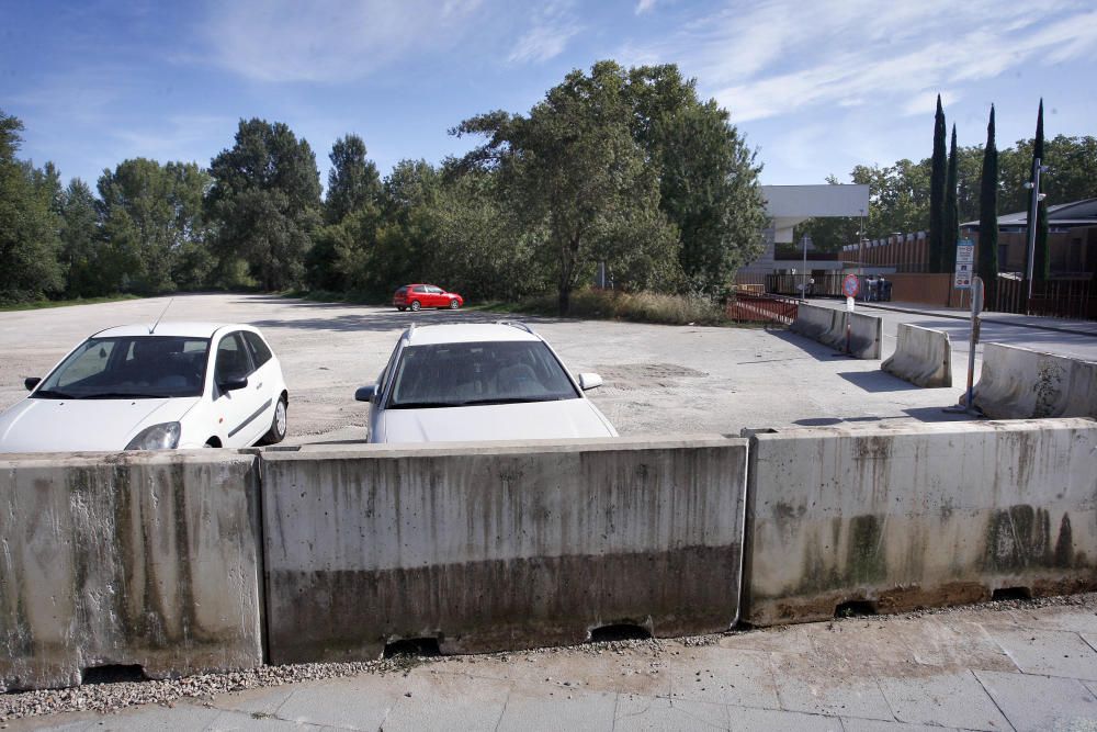 Tanquen el solar situat entre l'Auditori i el pont de Fontajau