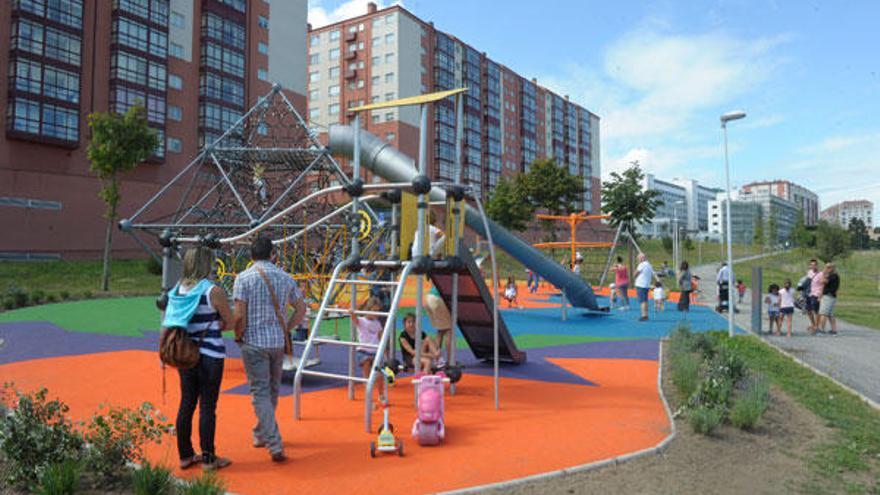 Parque infantil en Novo Mesoiro. / V.Echave