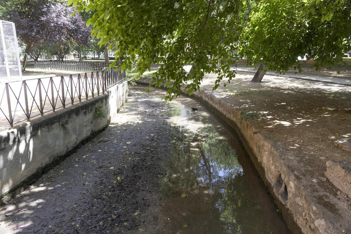El rio Sants, de nuevo seco a su paso por Canals
