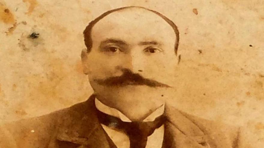 Martí Buscà, en una foto que conserva la seva família de Garriguella; l&#039;home va fer fortuna a Xile, segons la llegenda, per un pacte amb el diable