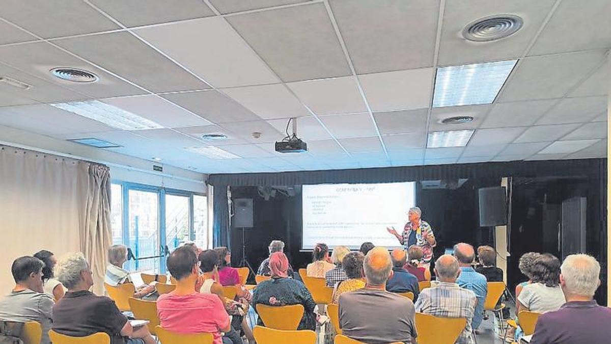 Imagen Sessió formativa-informativa al Centre Cívic Pla de Palau