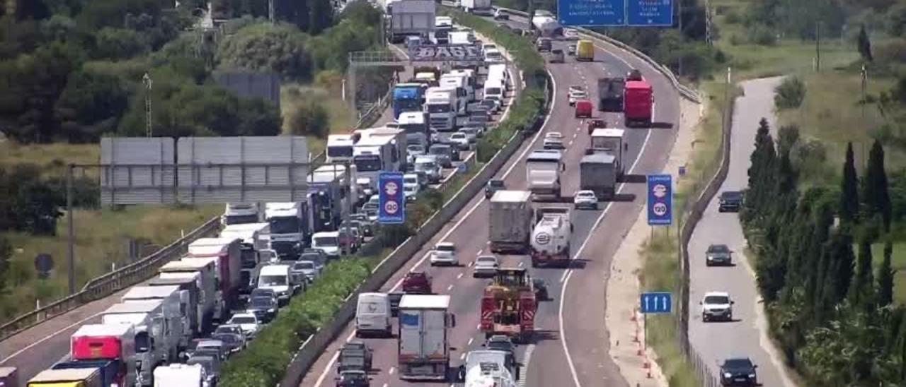 L’A-7, col·lapsada a causa de l’accident aquest matí a Bétera