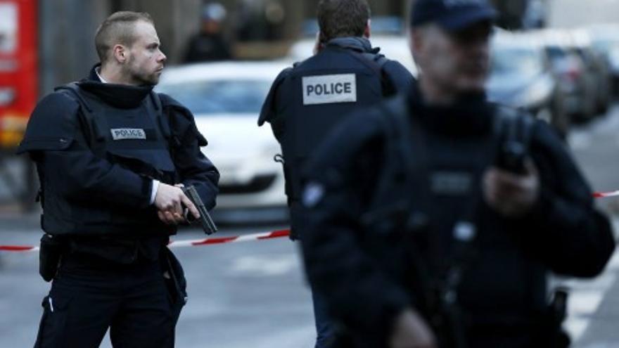 Abatido un hombre en París tras intentar atacar una comisaría