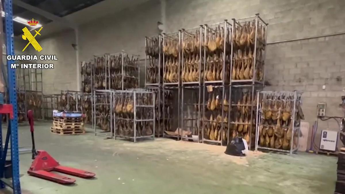 Incautadas en Sevilla más de 50 toneladas de falsos jamones de pata negra
