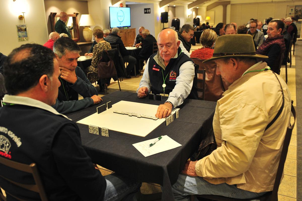 Segundo torneo de dominó Ciudad de Elche celebrado este sábado en el Hotel Huerto del Cura