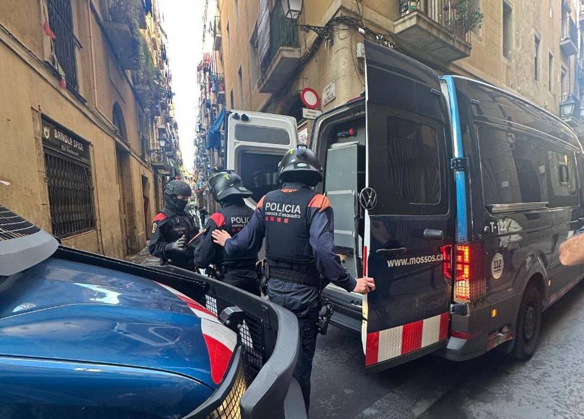 Los Mossos y la Urbana en esta operación policial.
