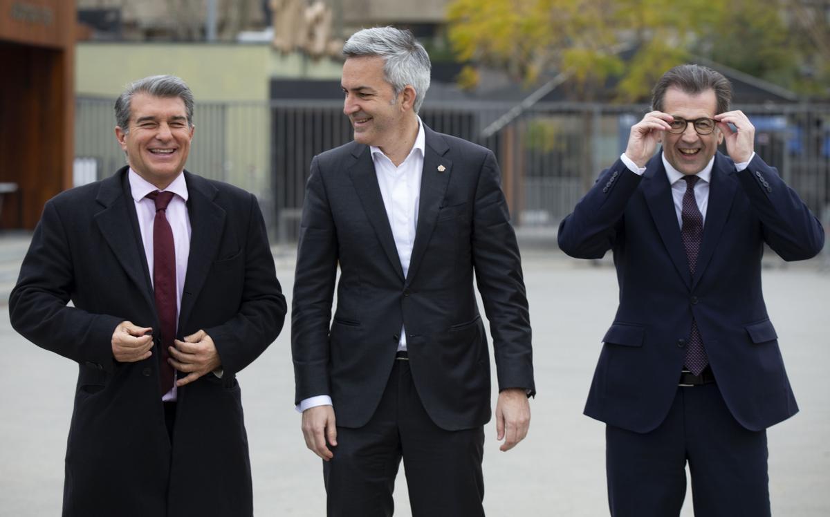 Laporta, Font y Freixa, antes de un debate electoral en el Camp Nou.