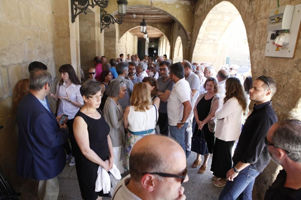 Cientos de personas despiden a Gustavo Bueno en su ciudad natal, Santo Domingo de la Calzada, en La Rioja