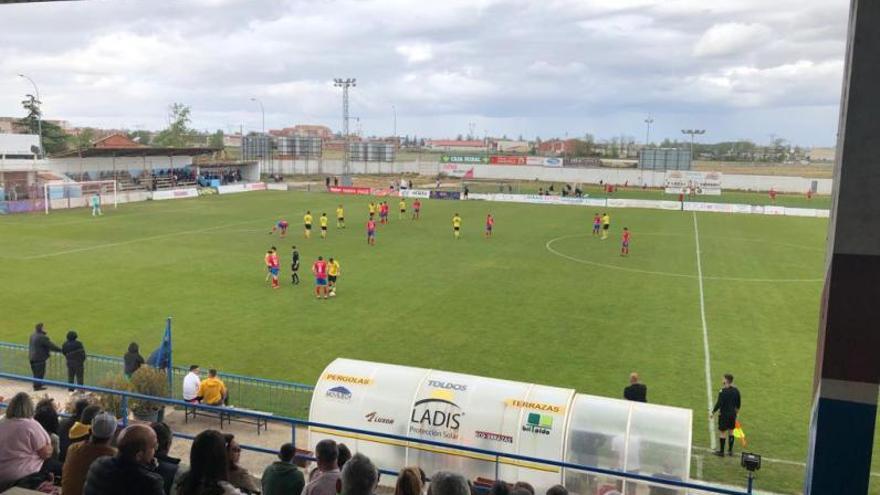 Un instante del encuentro en el Luciano Rubio de este domingo. | Cedida