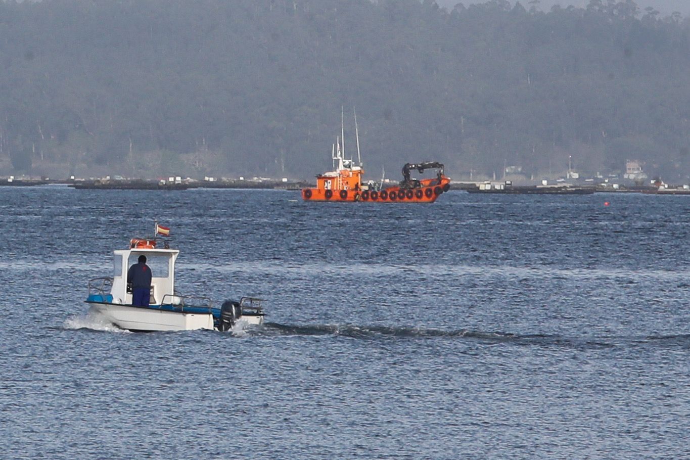 Operación de reflotado del narcosubmarino en la ría de Arousa