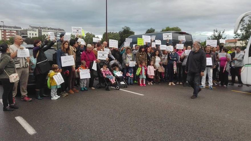 Los alumnos del Nicanor Piñole podrán ir en autobús al colegio