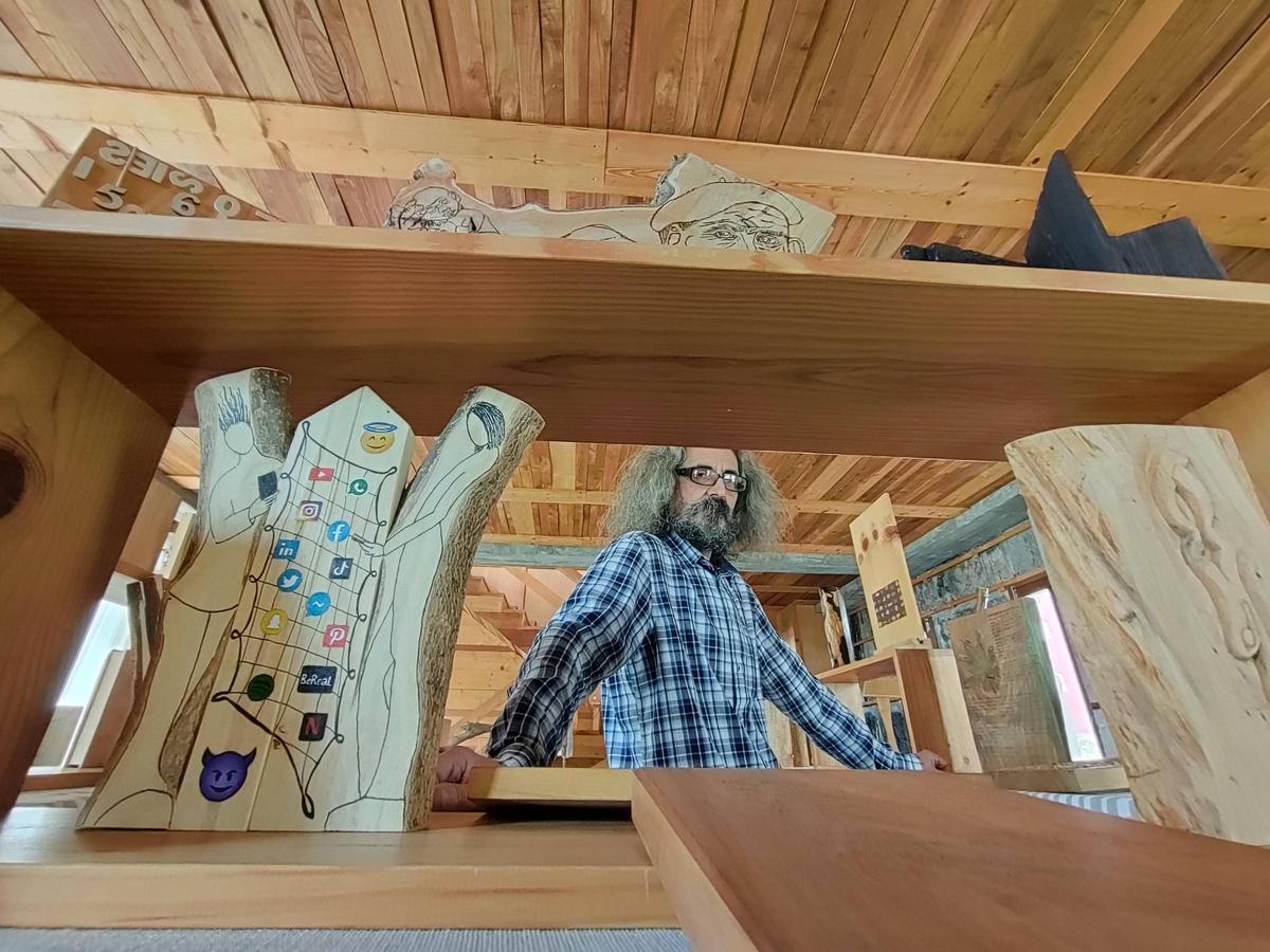 A Biblioteca de Madeiras do Mundo de Agustín Bastón, en Cangas