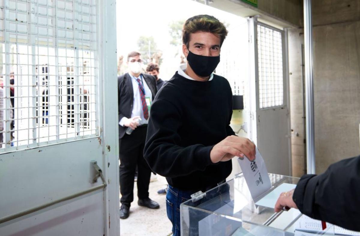 Riqui Puig también votó en el Camp Nou