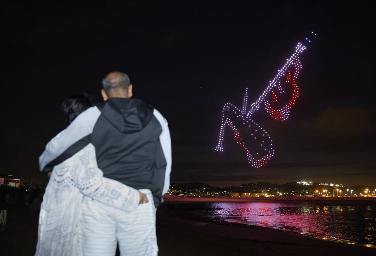 Así fue el espectáculo de drones de Gijón. Así fue el espectáculo de drones de Gijón.