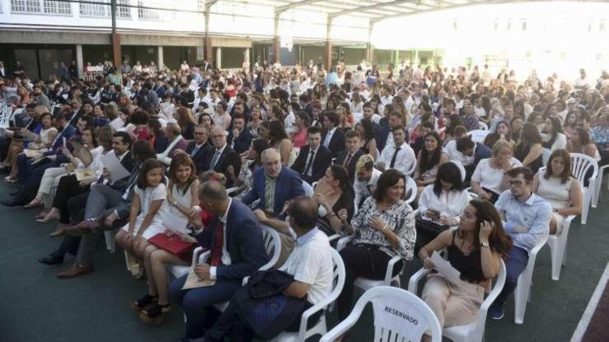 El Liceo La Paz celebra la graduación de su última promoción de alumnos