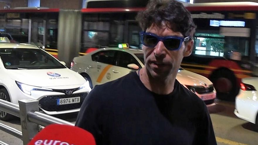 El camión volcado.