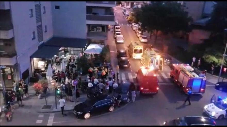 Un cotxe s'estampa contra la terrassa d'un bar a Igualada