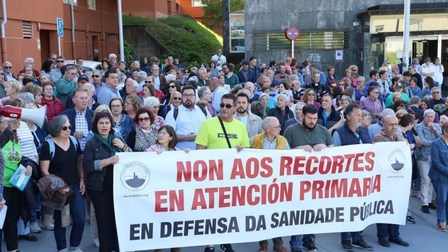 Vecinos de Teis, ante la falta de médicos: "Menos inventos, e máis investimentos"