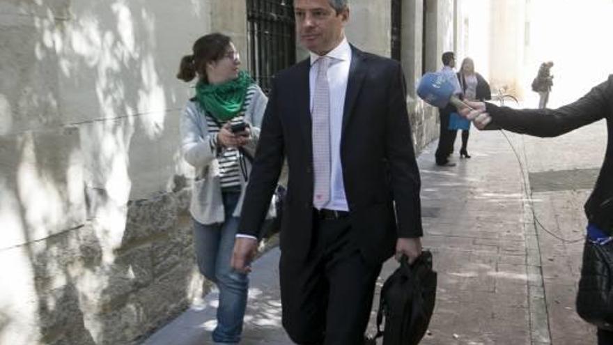 El estreno en Alicante del nuevo abogado de Miguel López