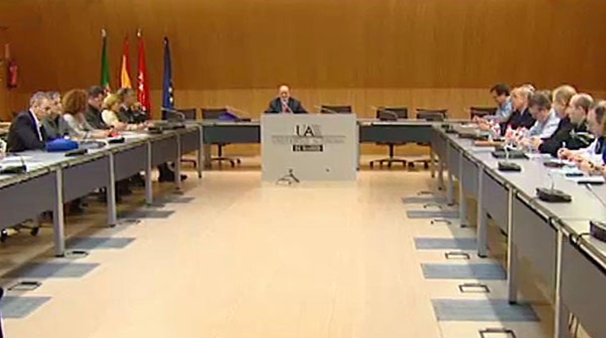 Empresa i sindicats es reuneixen per arribar a un acord i posar fi a la vaga.