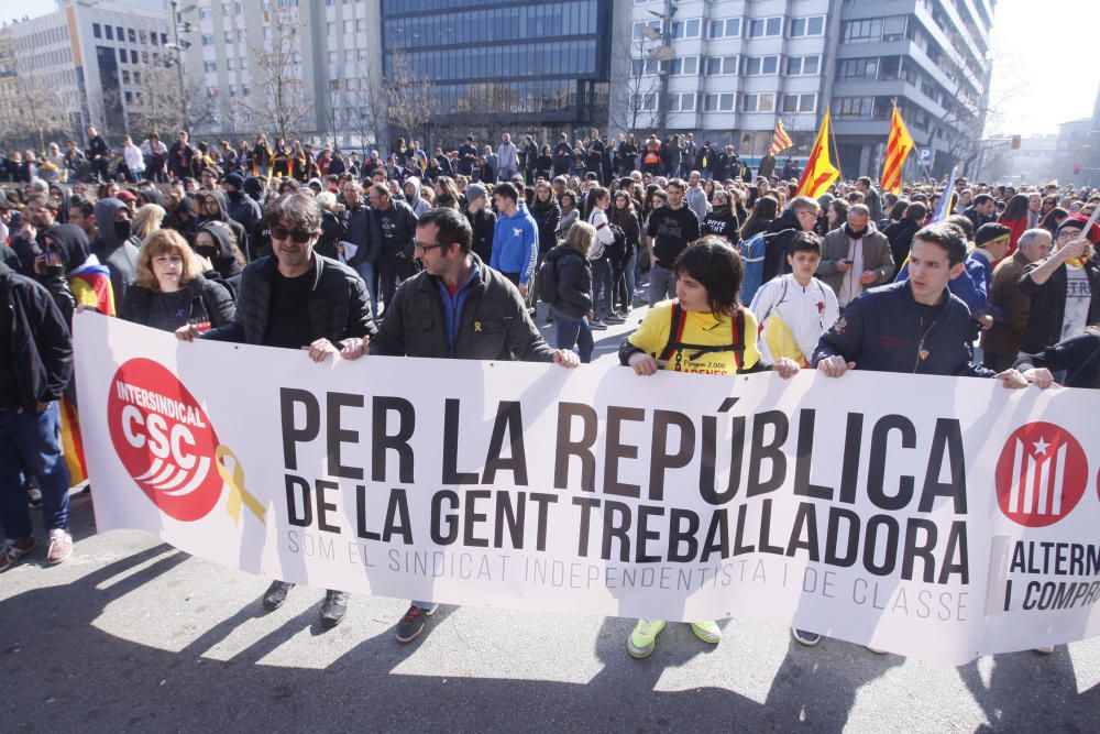 Els manifestants a l'avinguda Jaume I de Girona