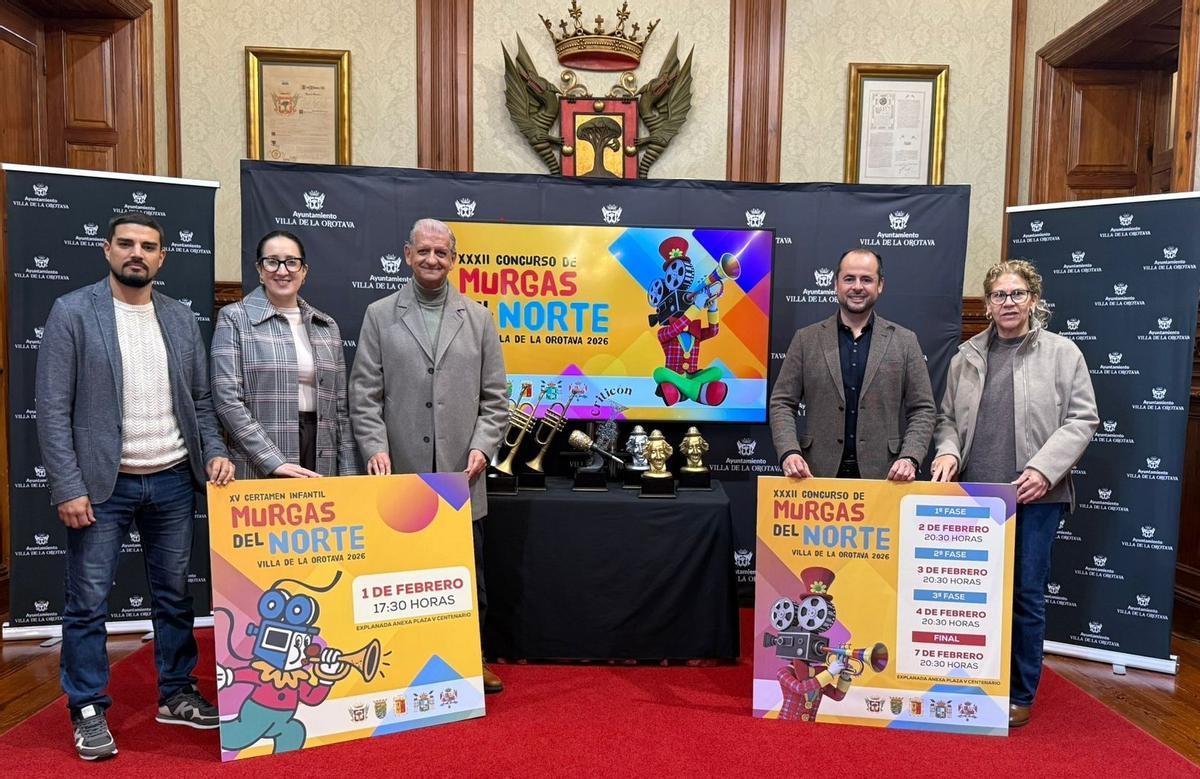 El alcalde de La Orotava, junto a los concejales de los municipios con representación en el concurso de murgas del Norte de Tenerife.