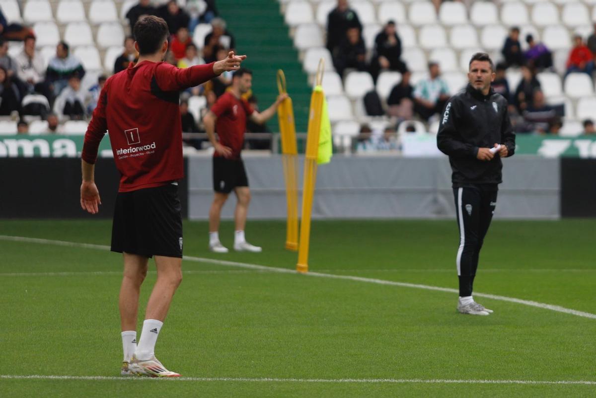 Théo Zidane e Iván Ania conversan durante la sesión de trabajo del pasado viernes.