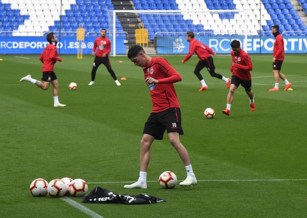 Los futbolistas realizaron ayer en Riazor la última sesión de entrenamiento antes del partido de esta tarde contra el Rayo Majadahonda.