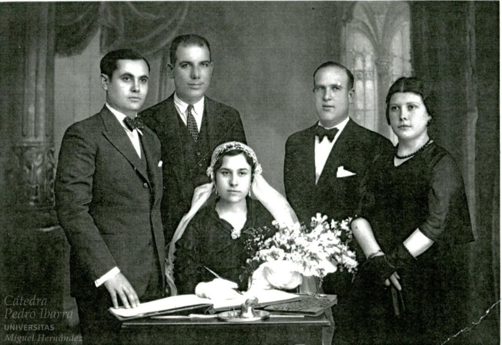 Boda civil con la presencia del alcalde republicano Manuel Rodríguez Martinez entre Salvador Ferrández y Asunción Campos Martínez.  El matrimonio civil como exigencia moral de los militantes socialistas del primer tercio del siglo XX.