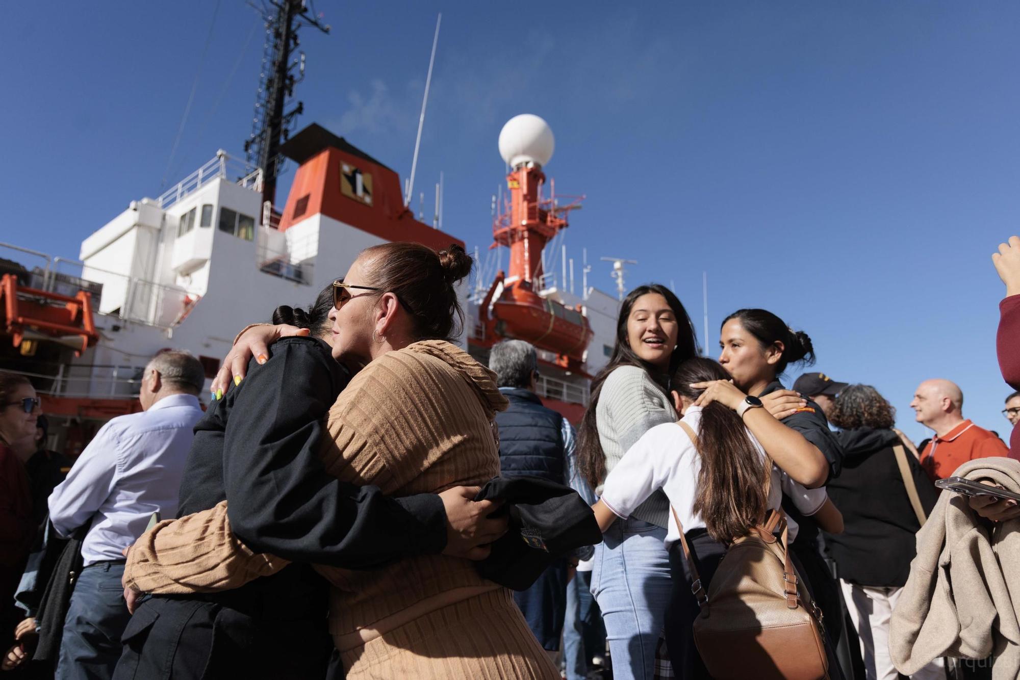 Las imágenes de la despedida del buque Hespérides en Cartagena