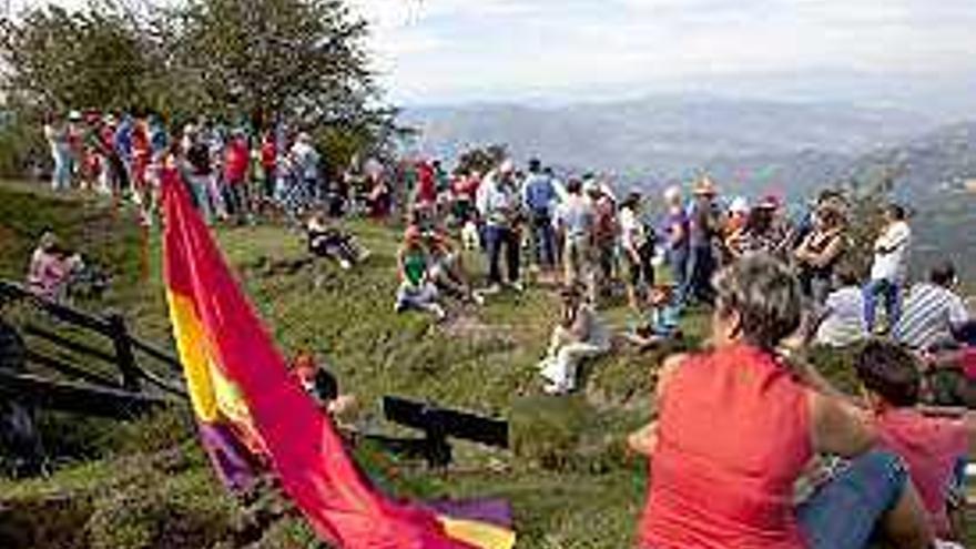 Homenaje en el Pozu Funeres | Muestra sobre tonada en Blimea | Día del socio en Cuturrasu