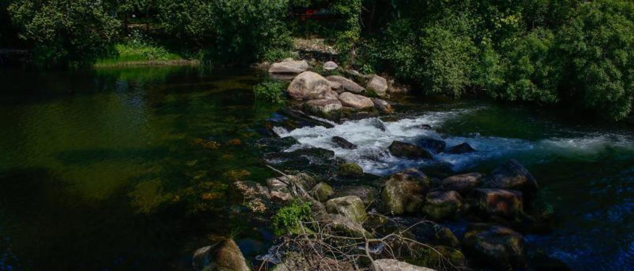 Represa de la captación de agua para la isla de A Toxa en Ribadumia.