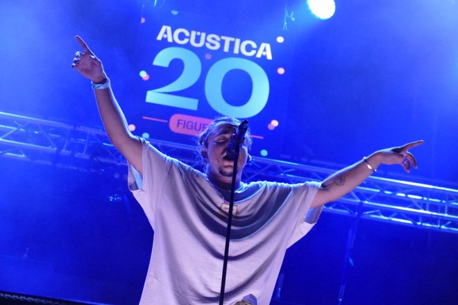 Llum, foc, confeti i molta música a la tercera nit d'Acústica