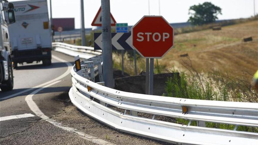 Retenciones en la autovía por el accidente de un camión