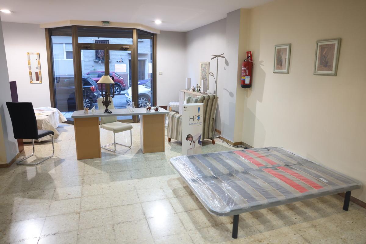 En imágenes | Cierra la mítica tienda de Zaragoza Muebles Nadal