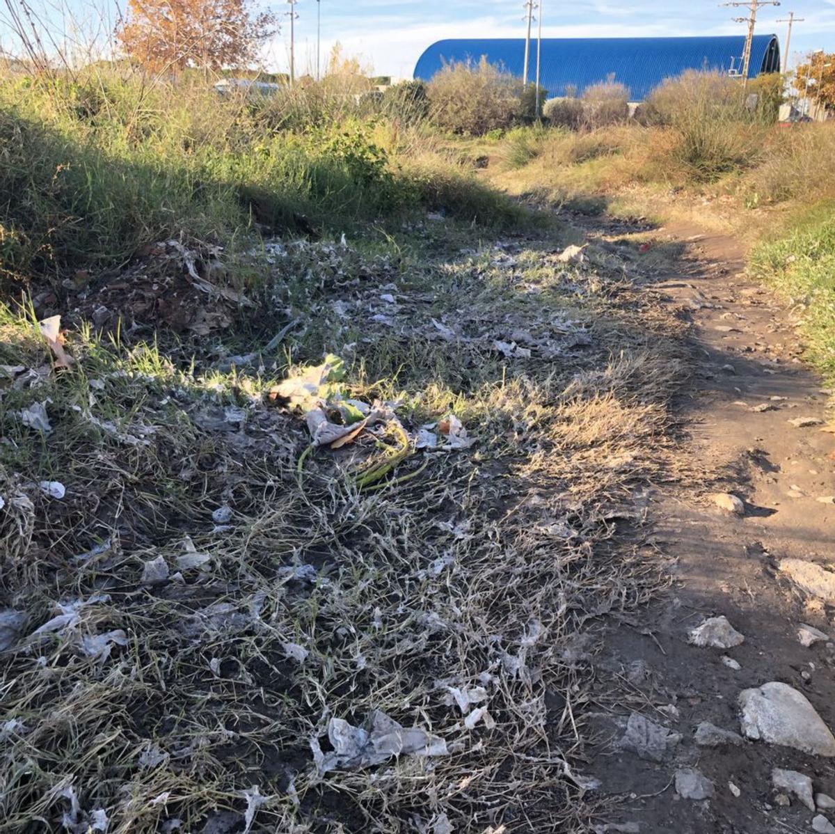 L’aigua residual  s’afegeix al cautxú  al final del riu Foix
